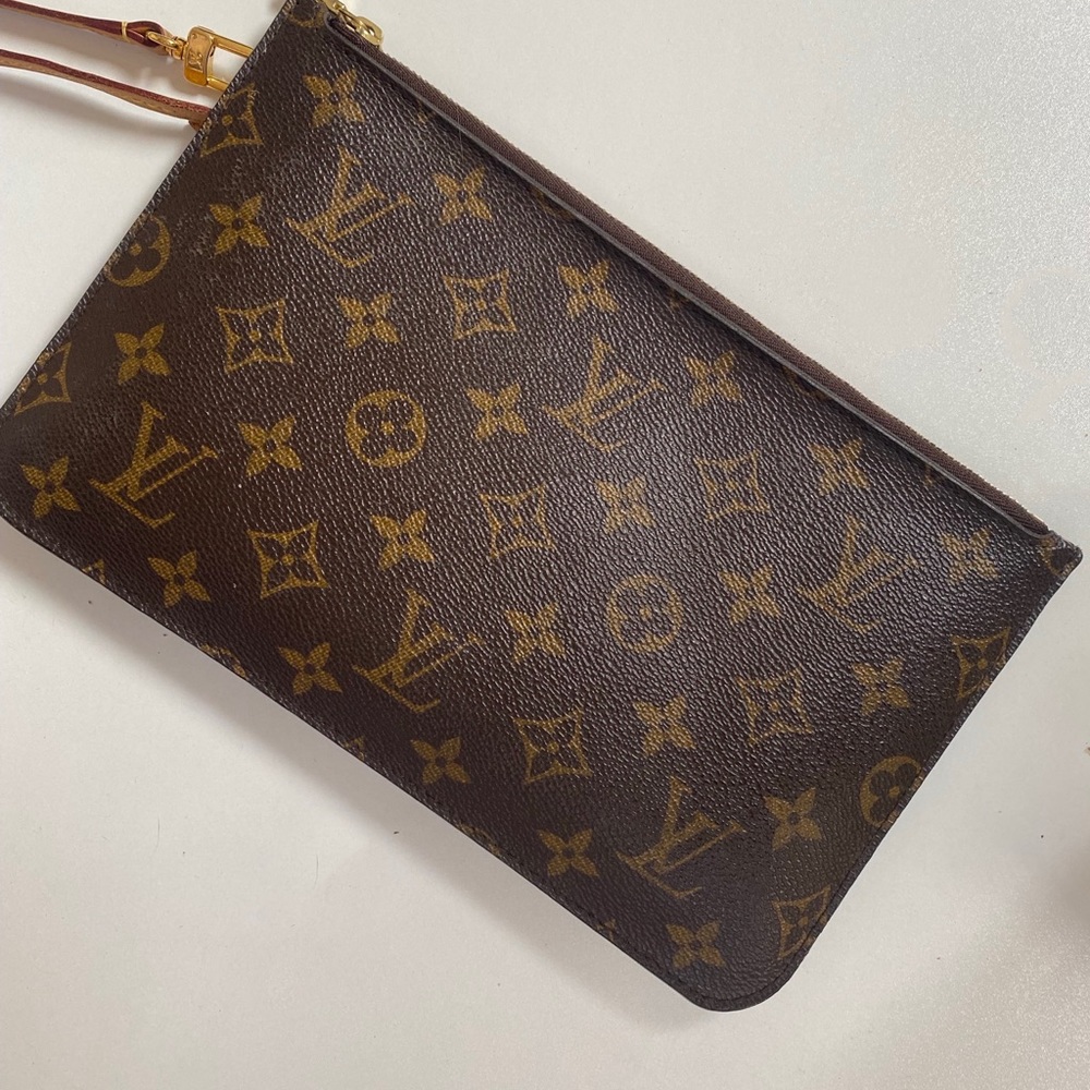 Louis Vuitton Monogram Neverfull Pochette